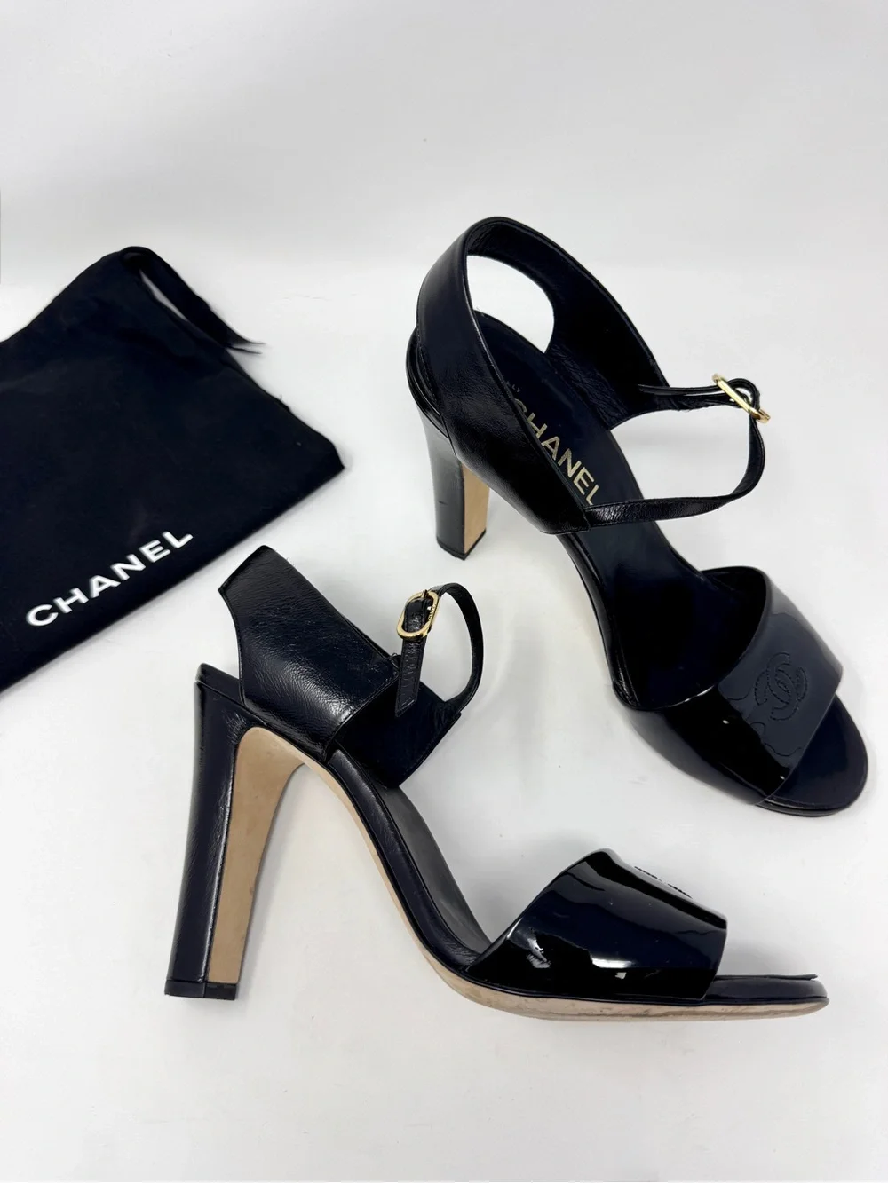 CHANEL Black Patent Leather Slingback Sandals with CC Logo